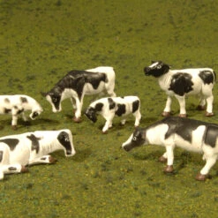 Bachmann Cows - Black & White - HO Scale
