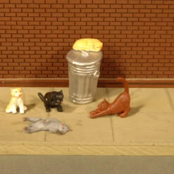 Bachmann Cats With Garbage Can -O Scale